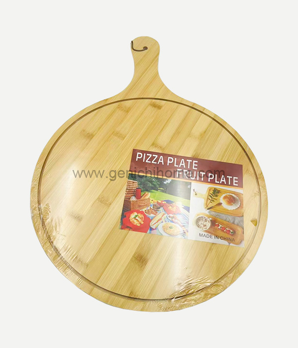 Care sunt considerentele privind grosimea și greutatea când vine vorba de proiectarea și funcționalitatea unei tavi de pizza din lemn?